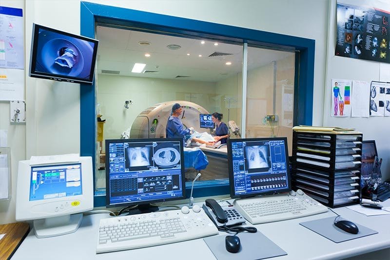 Radiologie Al Hakim propose des services de diagnostic de haute qualité avec des équipements modernes. Il assure des examens radiologiques précis et fiables pour le suivi et le traitement médical.